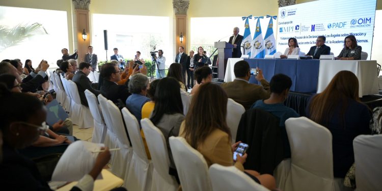 Gobiernos y organismos internacionales buscan mejorar la protección de los derechos humanos de los migrantes