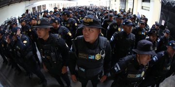 Más de 600 agentes de la PNC y del Sistema Penitenciario participan en la mega requisa que se lleva a cabo en la cárcel Fraijanes II.