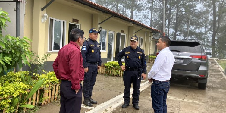 Verifican instalaciones de la Zona Militar Número 11 en Cuilapa, Santa Rosa