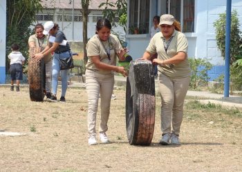 Jornadas de perifoneo y deschatarrización para prevenir casos de dengue en Petén