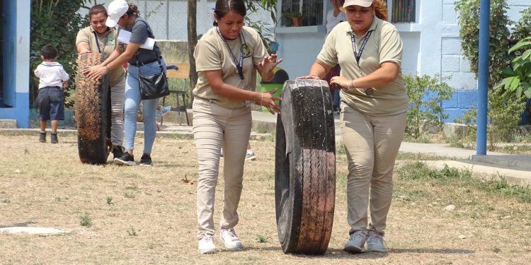 Jornadas de perifoneo y deschatarrización para prevenir casos de dengue en Petén