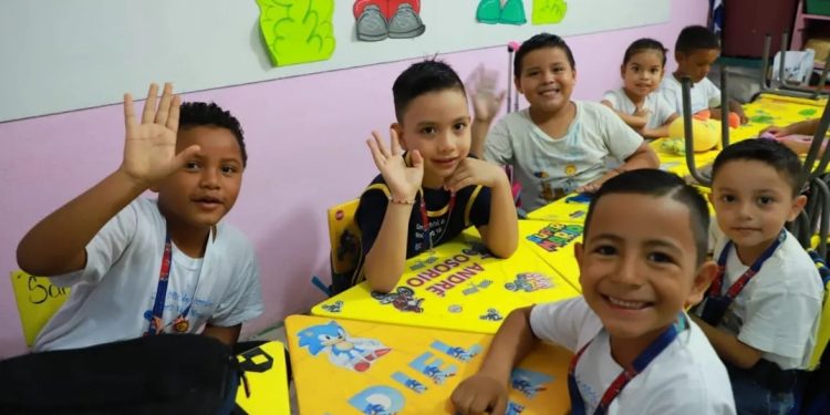 Autoridades informaron sobre la suspensión de actividades al aire libre en escuelas para este 23 de mayo. /Foto: Mineduc.