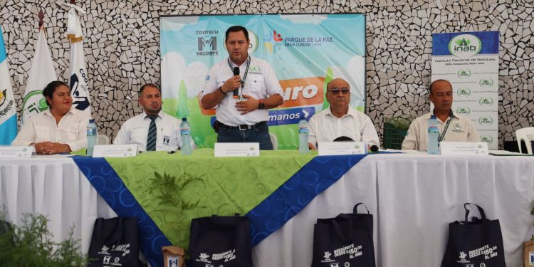 Zacapa se une al programa de educación forestal y reforestación Sembrando Huella