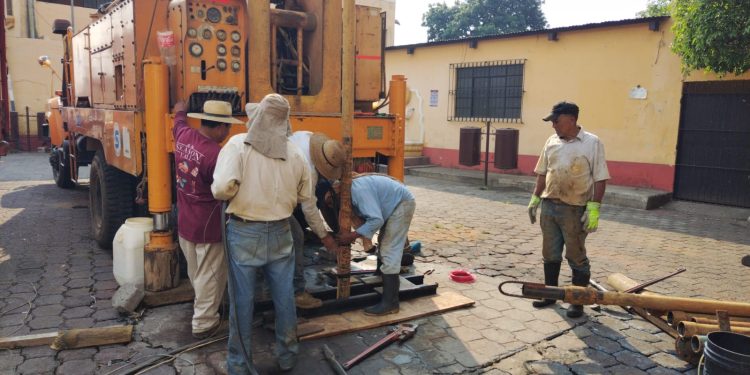 Operaciones de mantenimiento a pozos de agua en Ciudad Vieja, Sacatepéquez