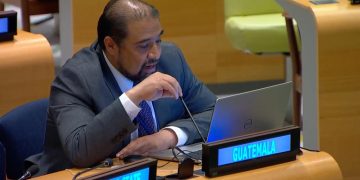 El viceministro César Conde destacó la importancia de enfrentar el desafío de la resistencia antimicrobiana. /Foto: MSPAS