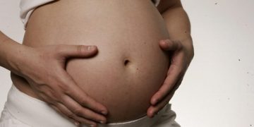 Bebés que oyen varios idiomas en el útero pueden distinguir cada tono lingüístico al nacer. / Foto: EFE.