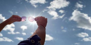 Se mantendrá el ambiente cálido, soleado y posibilidad de lluvia