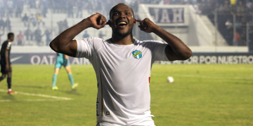 Comunicaciones confirma salida de Juan Anangonó