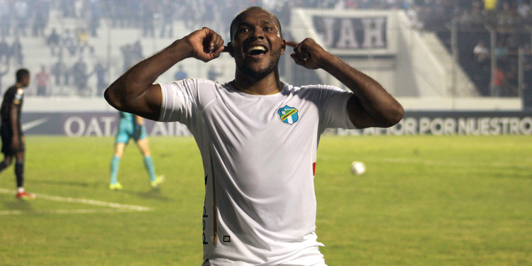 Comunicaciones confirma salida de Juan Anangonó