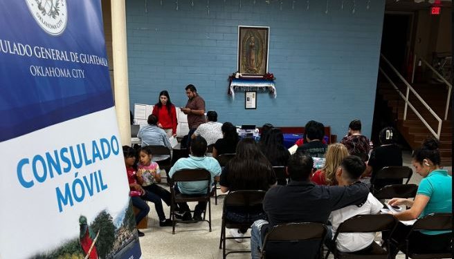 Cerca de 18 mil servicios en consulados móviles se brindaron en mayo. / Foto: Minex.