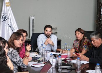 Comisionado contra la corrupción se reúne con consejeros delegados