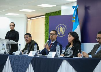 Conferencia de prensa del Minsitro de Finanzas, Jonathan Menkos.