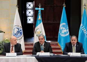 Conferencia de prensa del ministro de Salud, Oscar Cordón. / Foto: Noé Pérez.