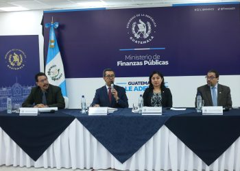 Conferencia de prensa por parte de autoridades de Minfin por el reajuste presupuestario.