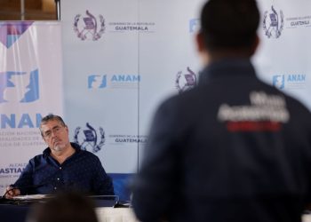 Presidente Bernardo Arévalo escucha peticiones de alcaldes del departamento de Jutiapa.