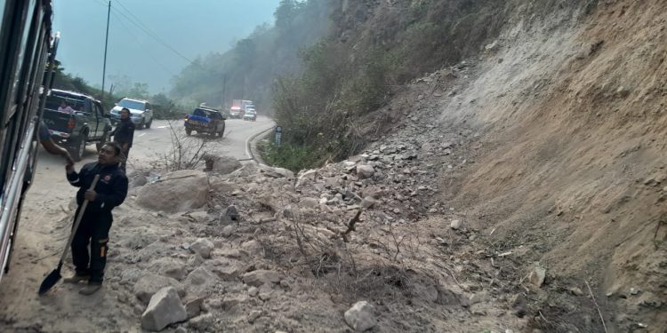 Fuerte sismo de 6.5 grados fue sensible en varios departamentos del país