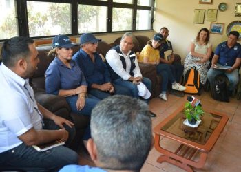 El ministro de Salud, Oscar Cordón, visitó recientemente un instituto de Izabal. / Foto: MSPAS.