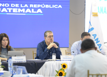 El presidente Arévalo en reunión con alcaldes de El Progreso. / Foto: Carlos Jacinto.