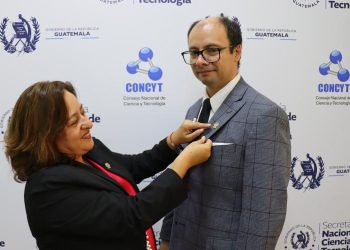 Senacyt juramenta a Enrique Pazos Avalos como nuevo subsecretario
