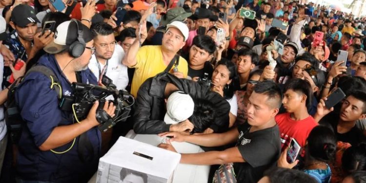 El cuerpo de Farruko Pop fue sepultado el lunes por la tarde en una aldea de Izabal.