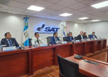 Firma de convenio interinstitucional entre la SAT y la municipalidad de El Tejar, Chimaltenango.