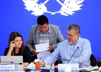 El presidente Bernardo Arévalo, durante reunión con alcaldes de Totonicapán.