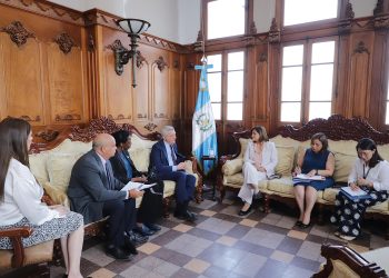 Autoridades del Ejecutivo se reunieron con representantes de ACNUR para abordar temas como migración y erradicación de la violencia. /Foto: Vicepresidencia de la República.