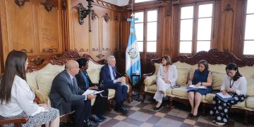 Autoridades del Ejecutivo se reunieron con representantes de ACNUR para abordar temas como migración y erradicación de la violencia. /Foto: Vicepresidencia de la República.