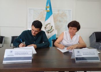 Codede de Guatemala firma convenios para ejecutar obras de desarrollo