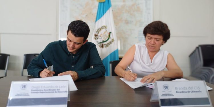 Codede de Guatemala firma convenios para ejecutar obras de desarrollo