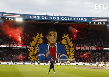 París da una triste despedida a Mbappé