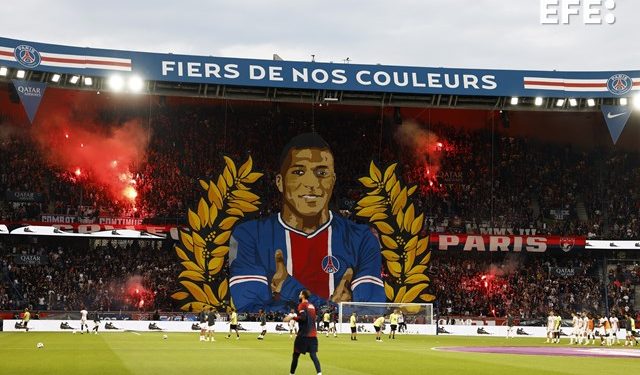 París da una triste despedida a Mbappé