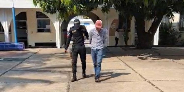 Capturan a presunto coyote con migrantes irregulares