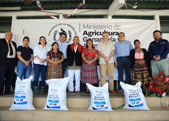Iniciativa “Mano a mano”: Agricultores de Totonicapán reciben fertilizantes