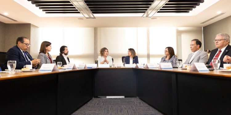 Ministerios de Economía y Ambiente impulsan políticas sostenibles