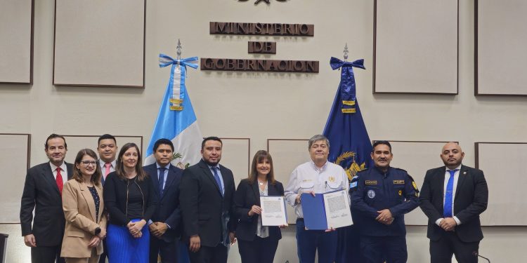 Gobierno y CIEN firman acuerdo para recolección de datos sobre seguridad en Guatemala