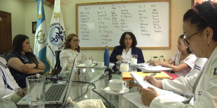 Trabajo en conjunto entre Ejecutivo y Legislativo, permitirá fortalecer el servicio de salud para la atención de enfermedades de difícil acceso. /Foto: MSPAS