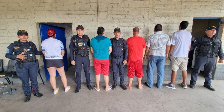 La PNC capturó a cinco extranjeros.