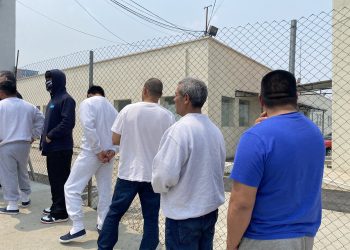 Guatemaltecos retornados reciben atención integral por parte del personal de Migración. /Foto: IGM.