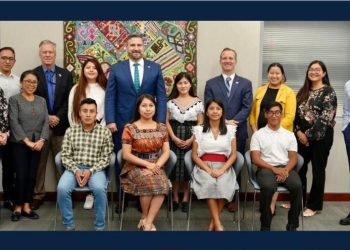 Guatemaltecos viajan a Estados Unidos como becarios