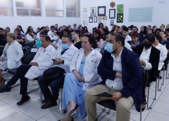 En el Hospital Roosevel se llevó a cabo una actividad científica para honrar la memoria del doctor Carlos Mejía Villatoro, quien fundó la unidad de atención del VIH en ese centro asistencial.