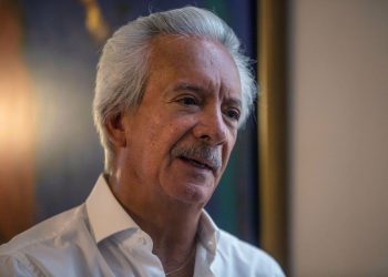 Tribunal Noveno de Sentencia otorga arresto domiciliario al periodista José Rubén Zamora, pero deberá continuar en prisión.