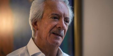 Tribunal Noveno de Sentencia otorga arresto domiciliario al periodista José Rubén Zamora, pero deberá continuar en prisión.