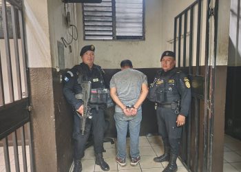 PNC captura a presunto coyote que trasladaba a 25 extranjeros