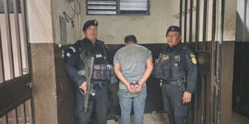 PNC captura a presunto coyote que trasladaba a 25 extranjeros