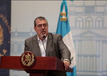 Presidente Arévalo aclara motivos de destitución de la exministra de Comunicaciones