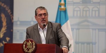 Presidente Arévalo aclara motivos de destitución de la exministra de Comunicaciones