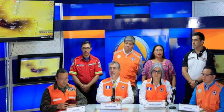 Presidente Arévalo llama a población a extremar precauciones por emergencia de incendios