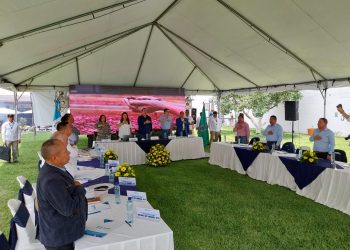 El presidente Bernardo Arévalo se reunió con alcaldes de Chimaltenango y escuchó los retos que afrontan en sus municipios. / Foto: AGN.