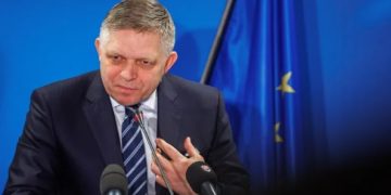 Robert Fico, primer ministro de Eslovaquia, se encuentra grave luego de ataque en su contra.